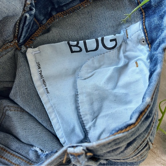 Urban Outfitters Distressed Denim Jeans High Rise Waist Ripped BDG Medium Wash - Picture 9 of 11